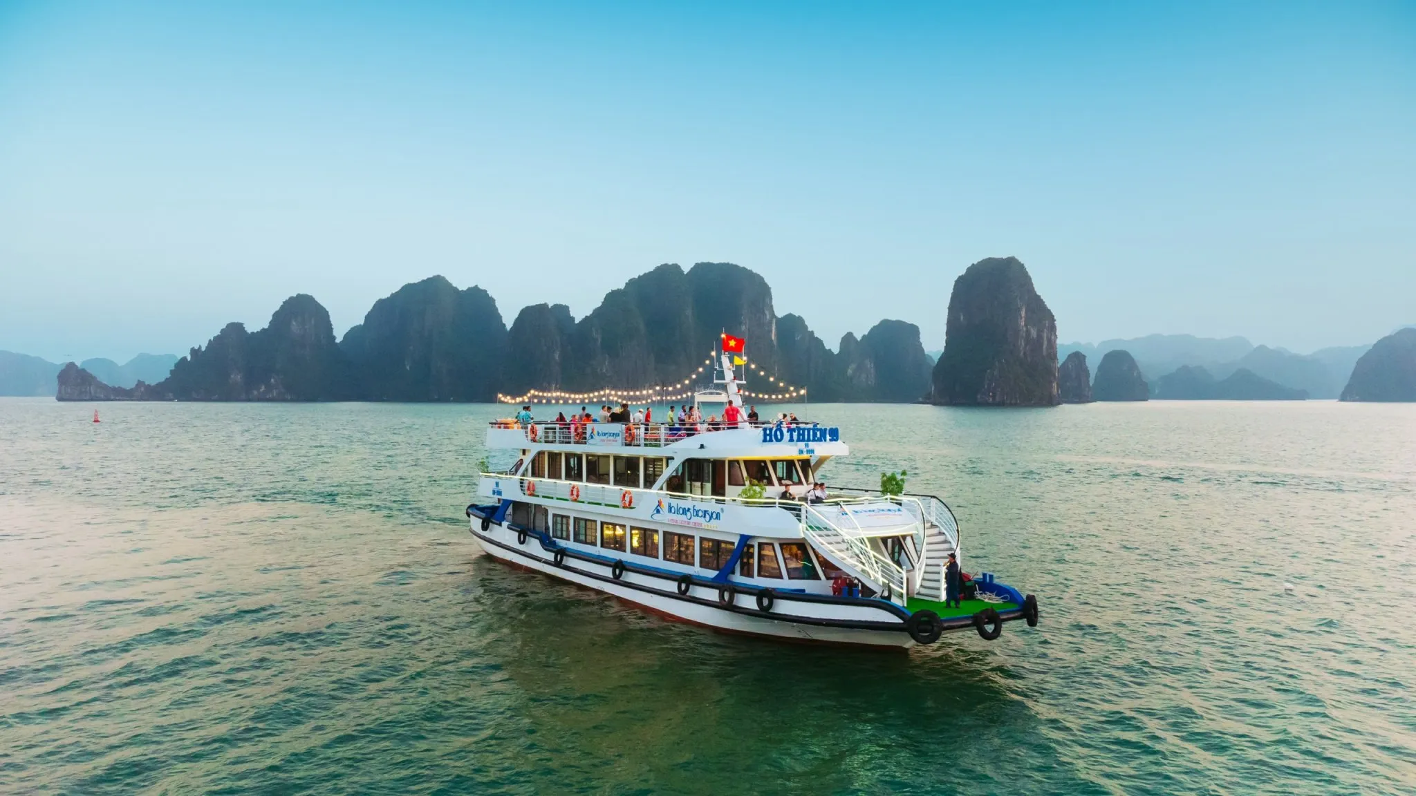 Day Tour | Experience Ha Long Bay Ho Thien Cruise 5*